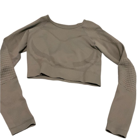 Gray Cropped Workout Top - Picture 2 of 6